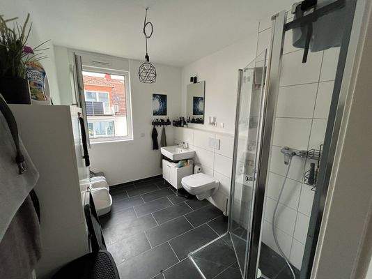 TGL_Bad mit Dusch