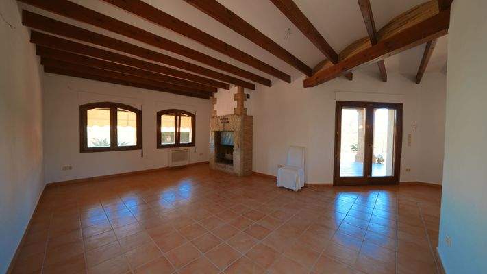 Wohnzimmer mit Kamin