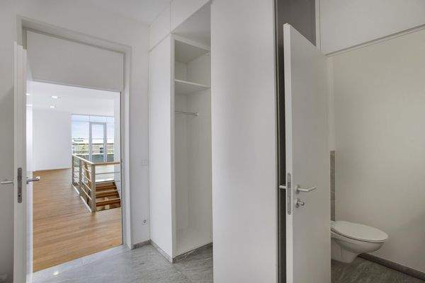 Eingang mit Gäste-Toilette