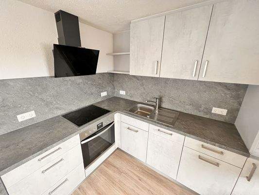 zeitlose Einbauküche inklusive