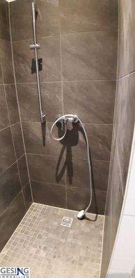 moderner Duschbereich