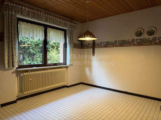 Küche mit Platz für Essbereich