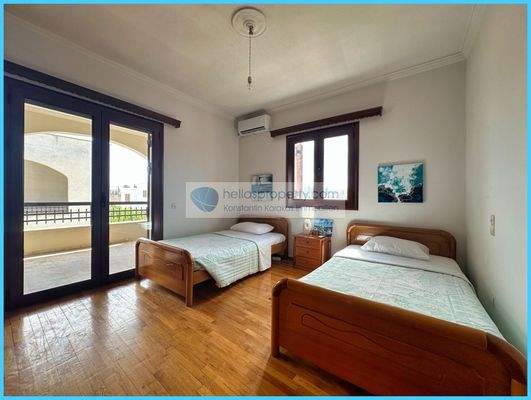 9e154de437654b759eb742702198e8e1-original