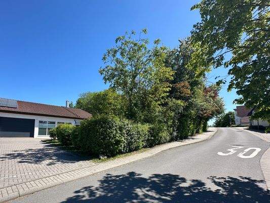 Grundstück an Zone 30