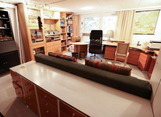 Büro KG mit Tageslicht