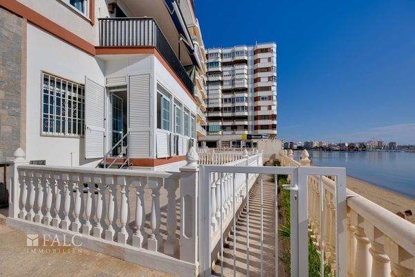 Deine eigene Strandterrasse / Your private beach terrace / Tu propia terraza de playa