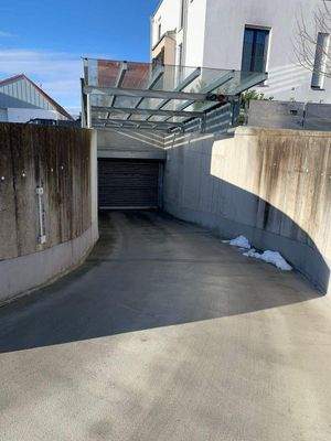 Tiefgaragenabfahrt 