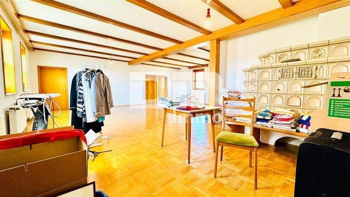 OG Gebäudeteil 1 / Saal / Wohnzimmer