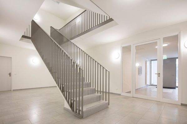 großzügiges Treppenhaus