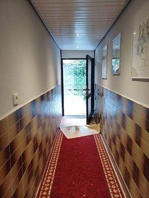 Hinterhaus - Durchgang zur Terrasse + zum Garten