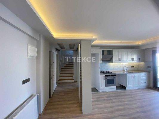 Spacious Apartments in Elevator Building in İzmir Karşıyaka