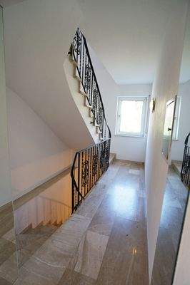 9 Treppenhaus DG und Keller