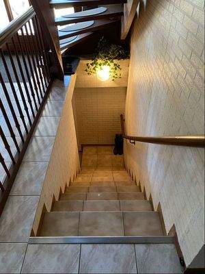 Treppe  zum Kellergeschoß