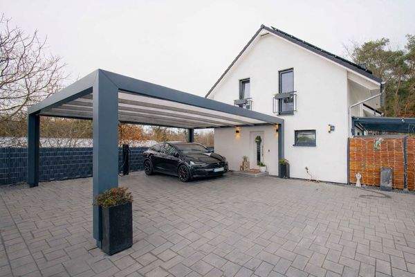 Doppelcarport mit Ladestation