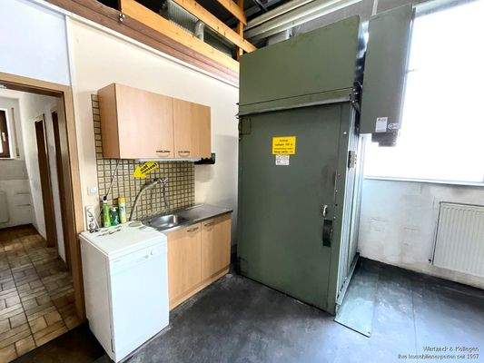 Aufzug / Teeküche / WC Anlage Halle 3