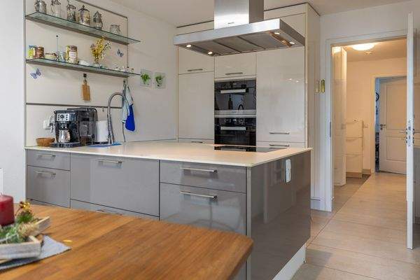 Geschmackvolle Gartenwohnung von 2013 – modern, hell und ideal gelegen