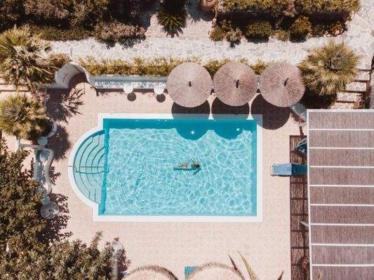 Kreta, Chersonisou: Hotel im Kykladenstil mit 13 Apartments, Pool, Garten und Café / Bar zu verkaufen