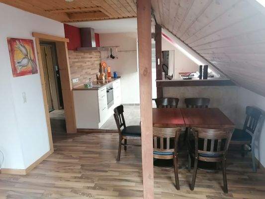 Wohnzimmer mit Küche.jpg