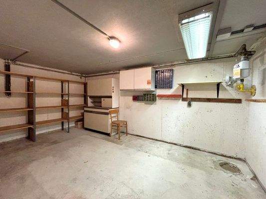 Kellerraum mit Waschküche