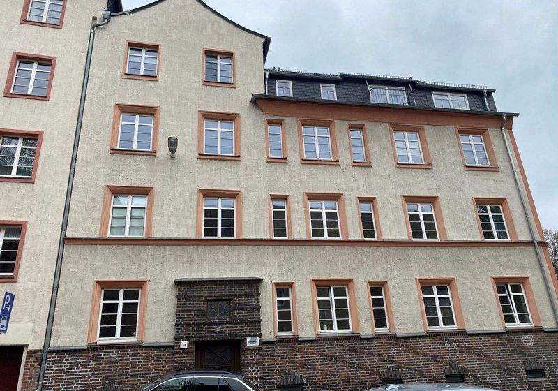 NETTE NACHBARN GESUCHT- SCHICKE WOHNUNG MIT LAMINAT 
