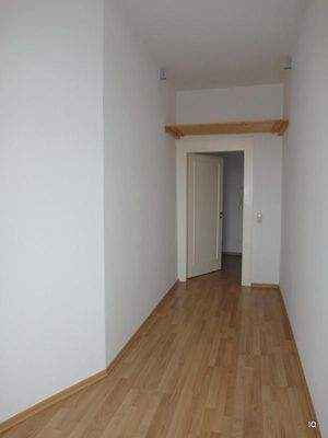 kleines Arbeits- o. Kinderzimmer.