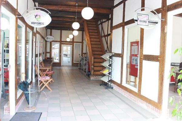 Blick Passage vom Eingang nach hinten