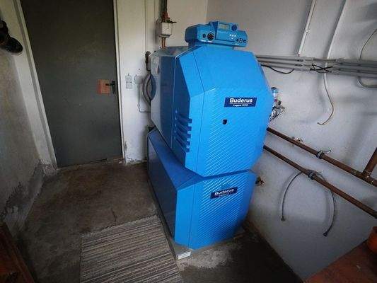 Öl-Zentralheizung mit Warmwasseraufbereitung
