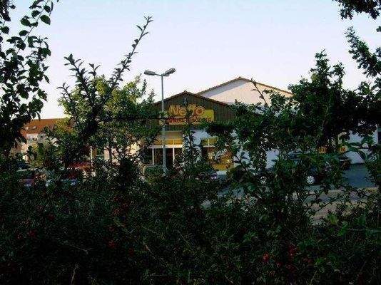 Einkaufen im nahegelegenen Netto-Markt