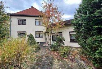 Einfamilienhaus mit Anbau