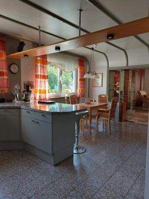 Einbauküche mit Zugang Wohnzimmer 