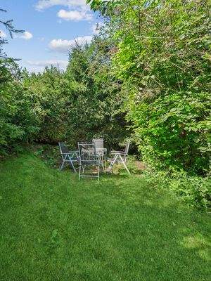 Sitzecke (Obere Gartenebene)