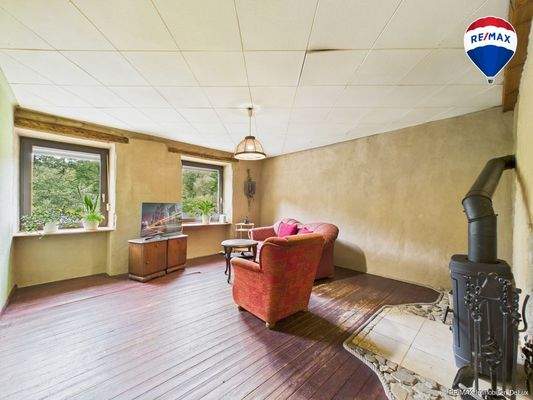 RE/MAX Immobilien DeLux Einfamilienhaus Mettlach-Dreisbach Wohnzimmer