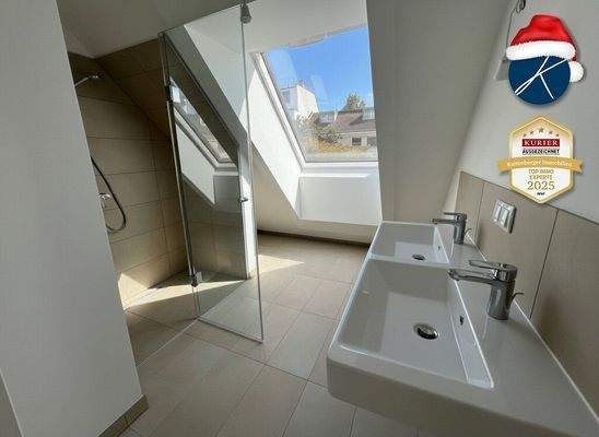 2.OG: Tageslichtbad neben Masterbedroom