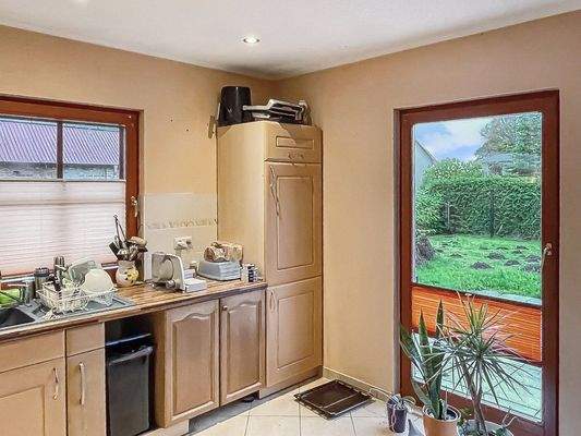 Küche mit Blick ins Grüne EG