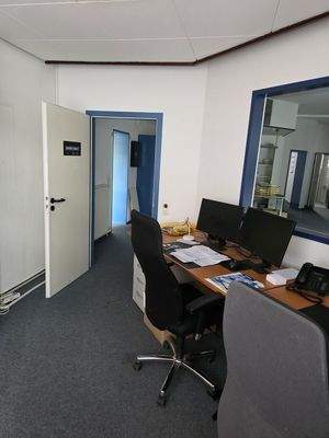 Büro mittlerer Eingang