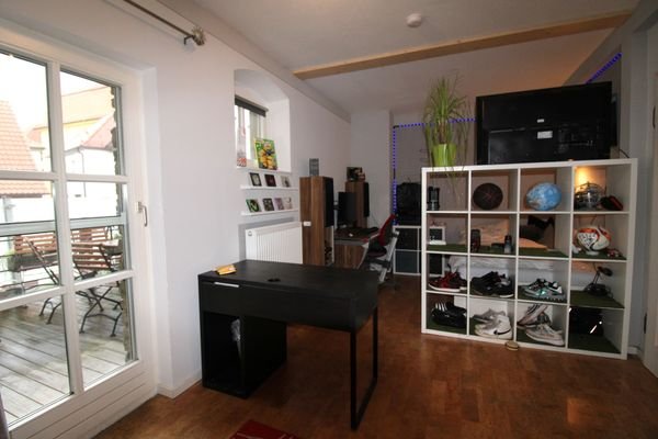 Kinderzimmer 1 mit Balkonzugang