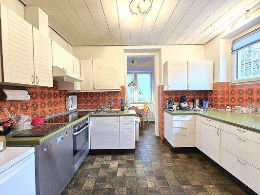 EG: Küche mit viel Platz