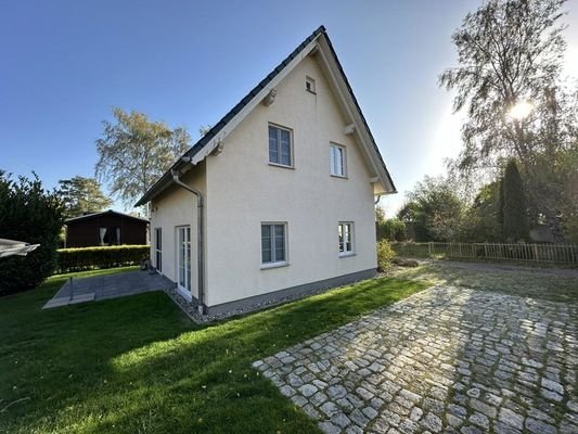 gepflasterte Stellplätze