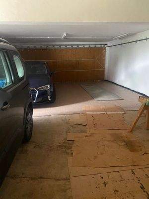 Garage mit Platz für 4 PKW