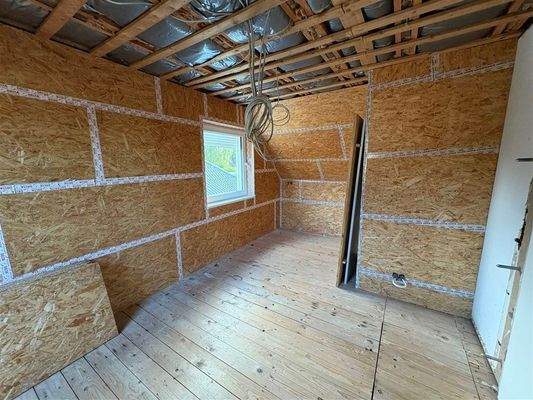 großes Bad zum Ausbau vorbereitet