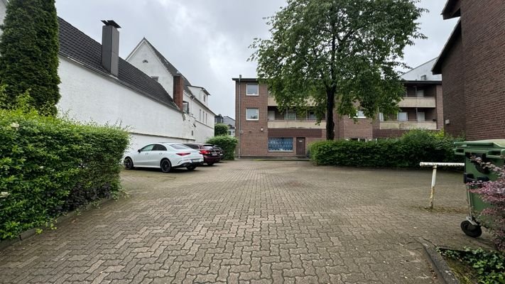 Parkplatz + 8 weitere Parkplätze