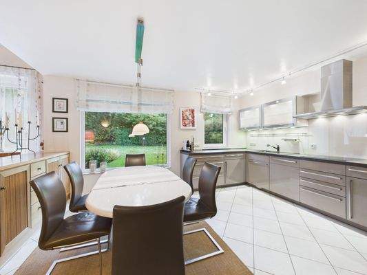 Esszimmer und Küche