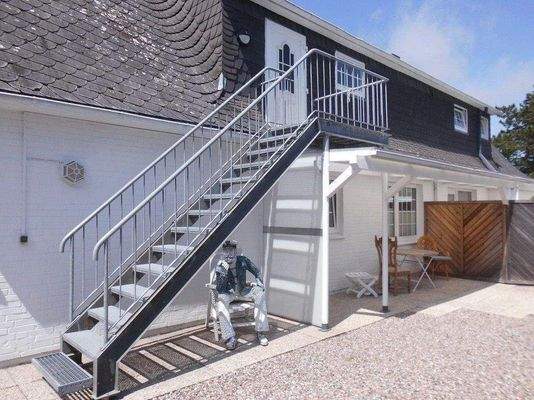 Eingang separate Wohnung Haupthaus 