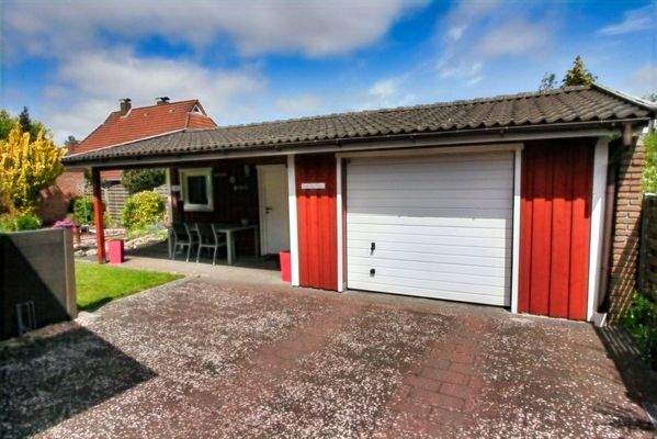 Garage mit Geräteraum