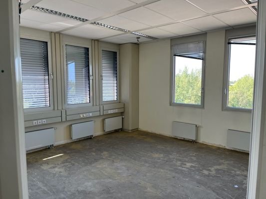 Büroraum im Umbau 2.jpg