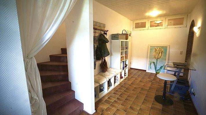 Flur mit Aufgang 1.Stock