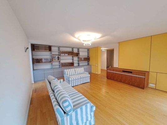 Lichtdurchflutetes Wohnzimmer