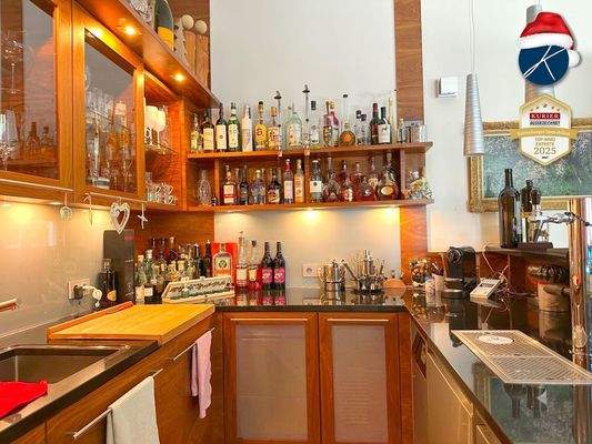 Bar mit Bierzapfhahn und Glass Rinser