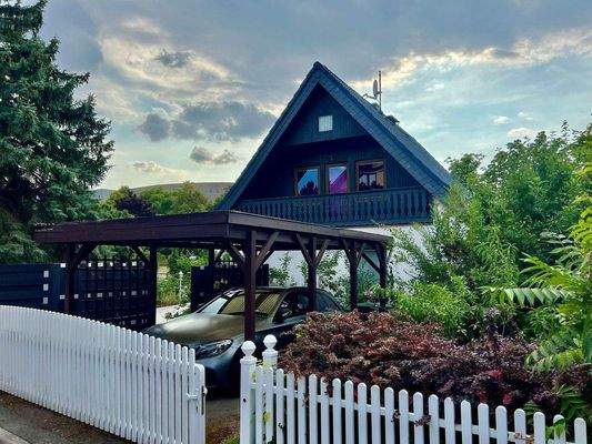 Ansicht von Osten mit Carport