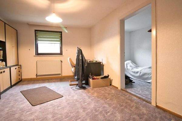 Zimmer 1 mit Nebenraum im Obergeschoss links